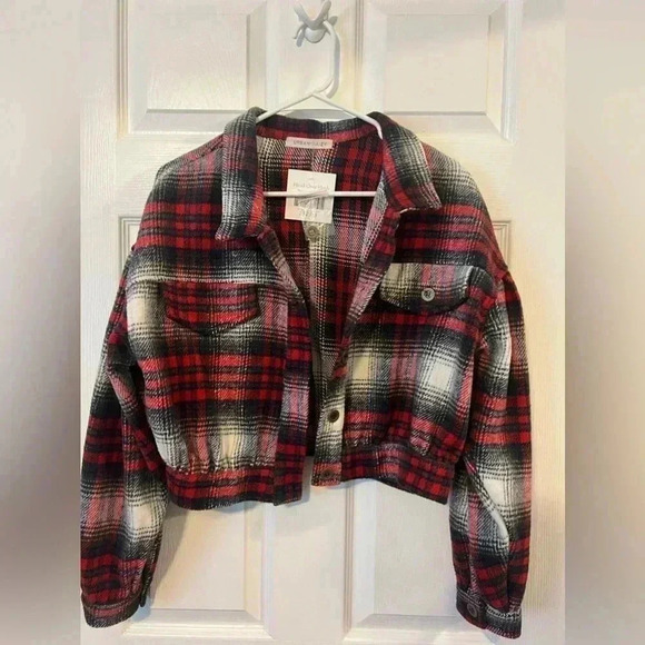 Urban Daizy Cropped Plaid Shacket. NWT. Size Small - Picture 1 of 4